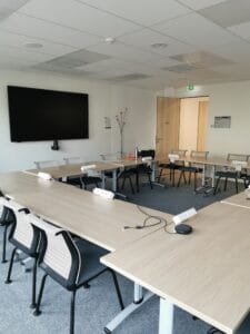 automassage en entreprise pour apprendre a soulager ses tensions TMS et stress avec ces mains - atelier bien être